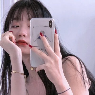 一位站立的人